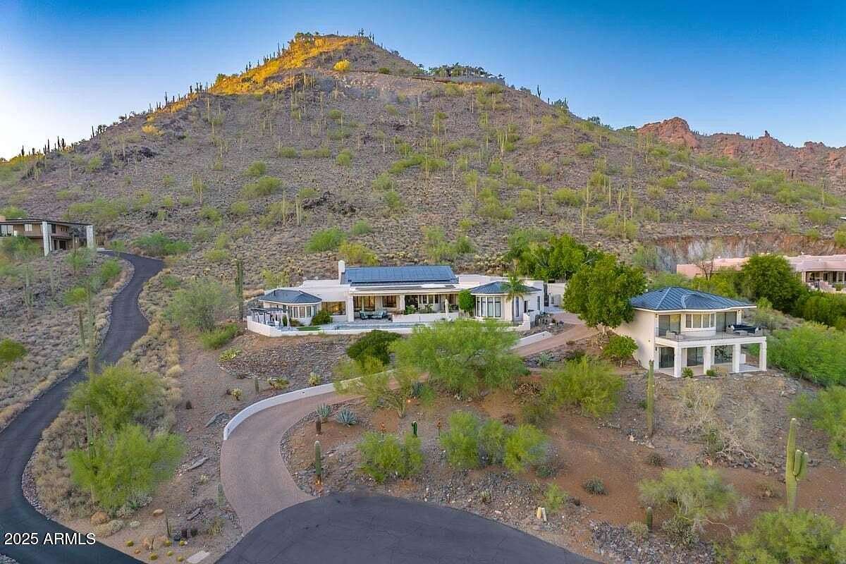 3.23 Acres of Residential Land with Home for Sale in Carefree, Arizona