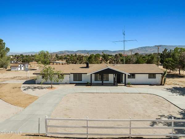 2.58 Acres of Residential Land with Home for Sale in Palmdale, California