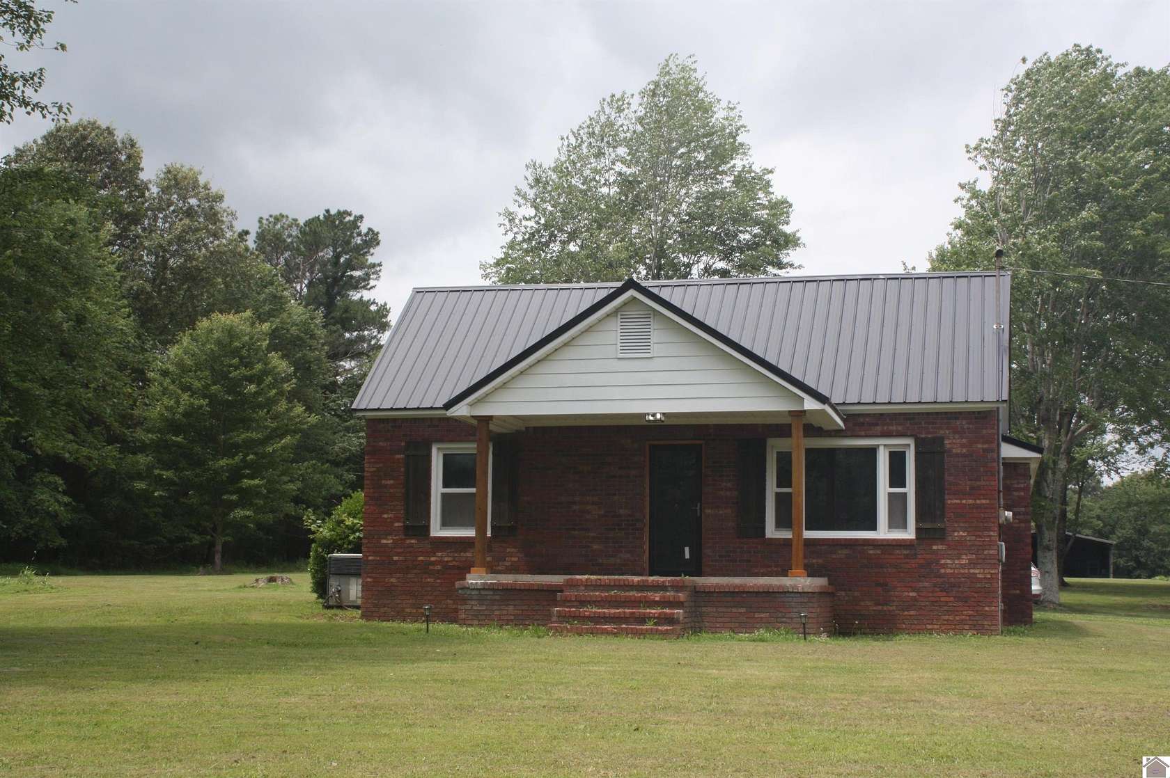 2.77 Acres of Residential Land with Home for Sale in Mayfield, Kentucky