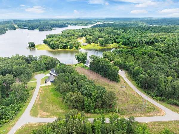 1 Acre of Residential Land for Sale in Huntingdon, Tennessee