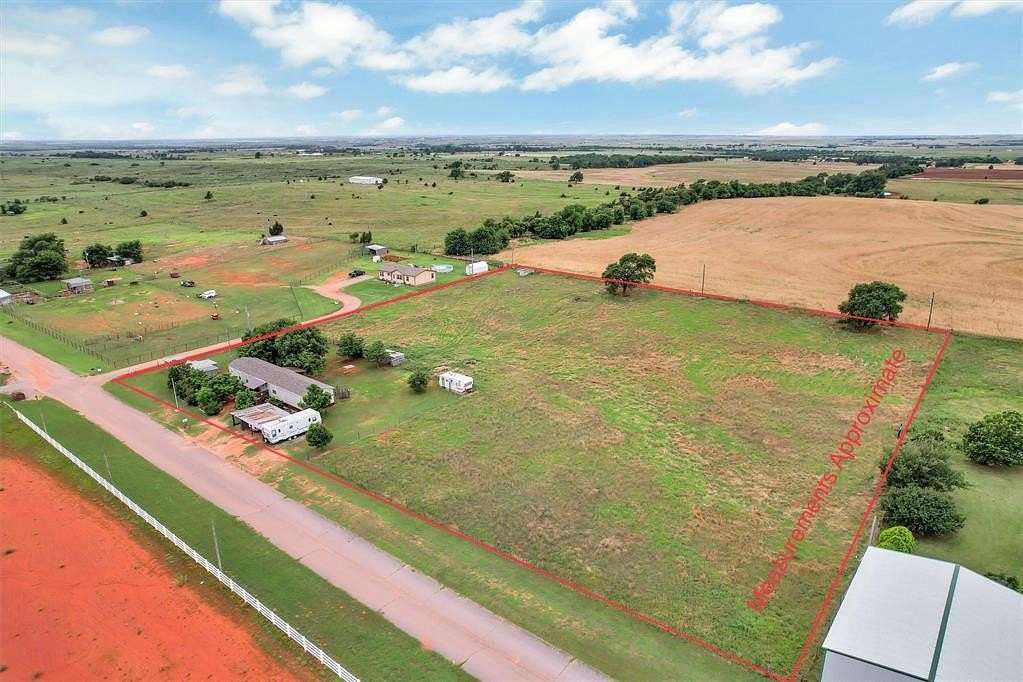 3.84 Acres of Residential Land with Home for Sale in Sayre, Oklahoma