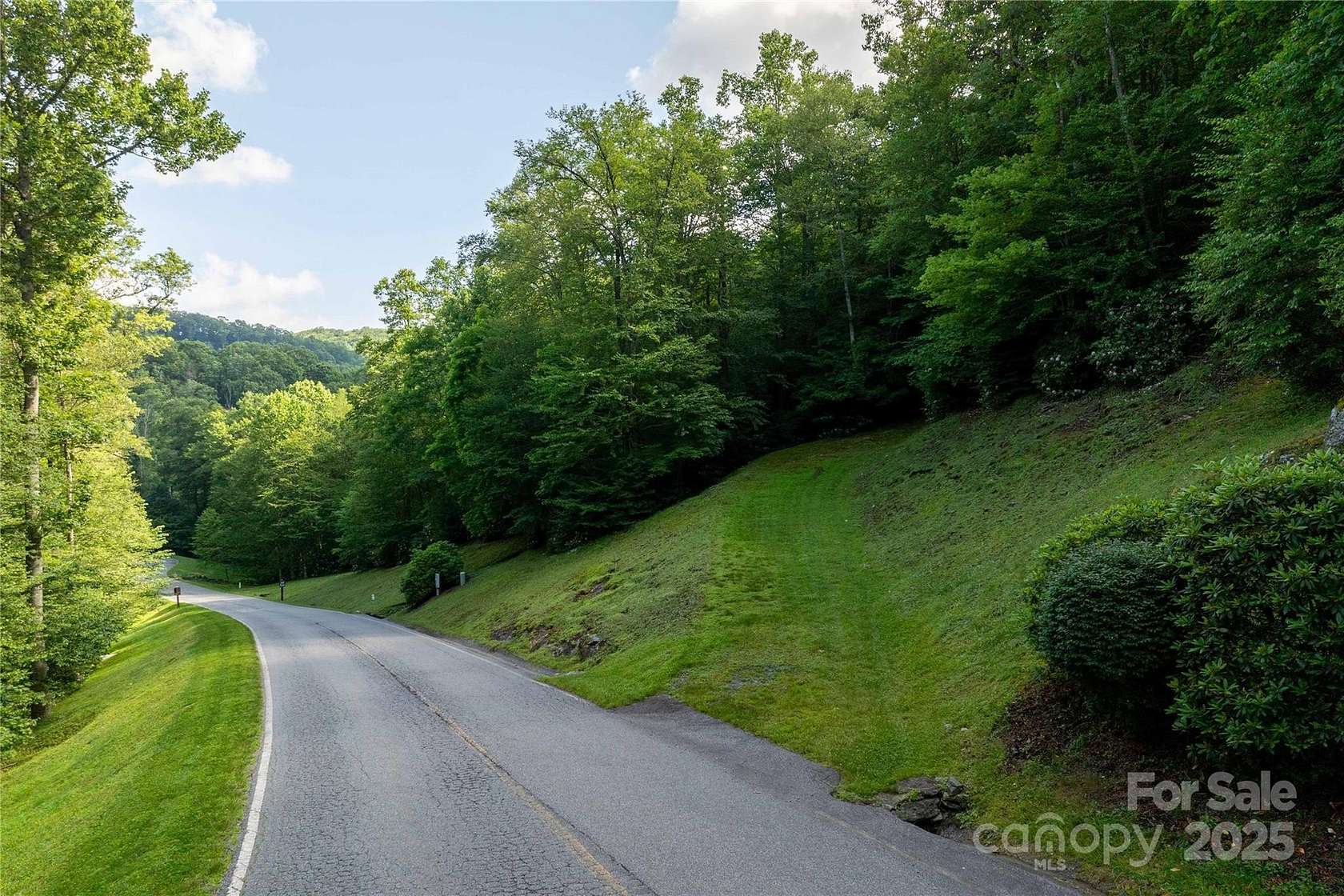 1 Acre of Residential Land for Sale in Blowing Rock, North Carolina