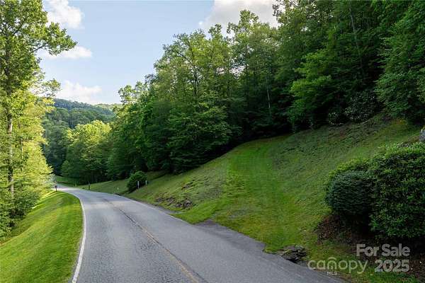 1 Acre of Residential Land for Sale in Blowing Rock, North Carolina