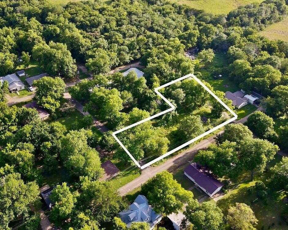 0.44 Acres of Residential Land for Sale in Roxton, Texas