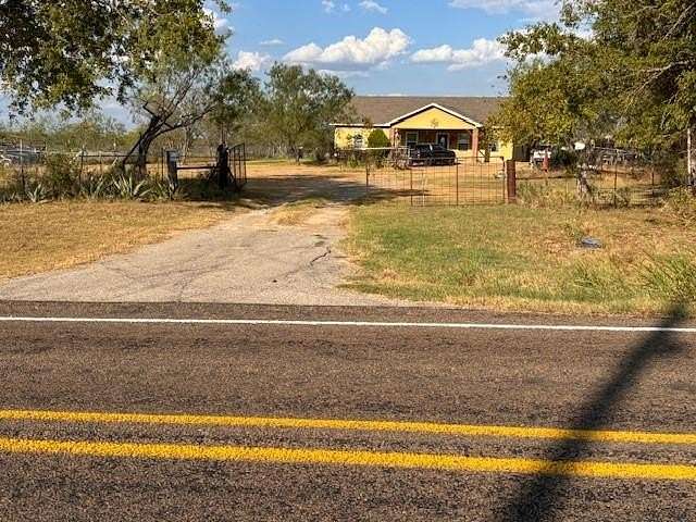 8.68 Acres of Land with Home for Sale in Barry, Texas