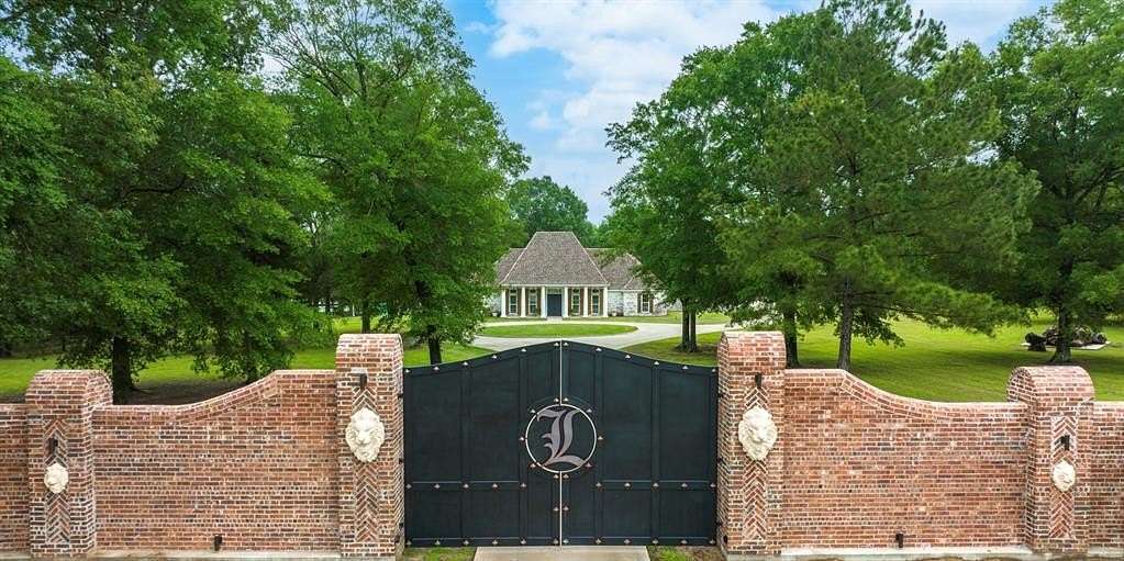 35.7 Acres of Land with Home for Sale in Joaquin, Texas