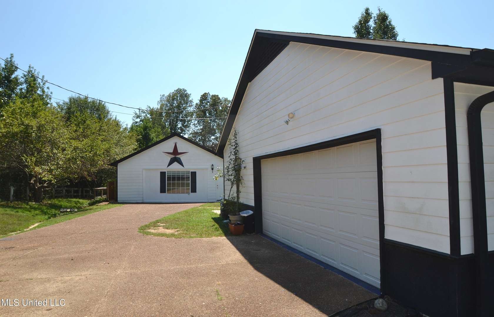 4.1 Acres of Residential Land with Home for Sale in Byhalia, Mississippi