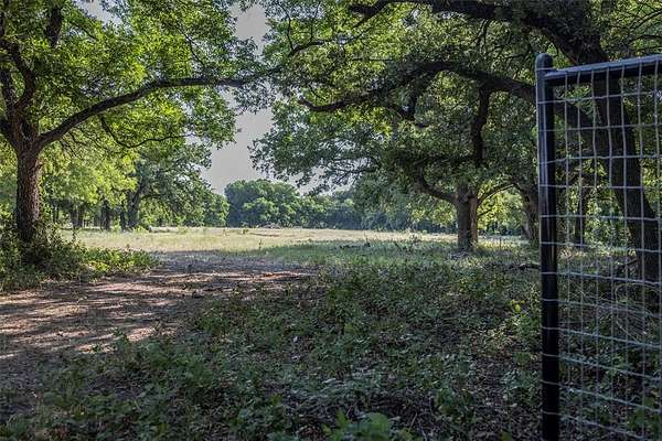 2 Acres of Residential Land for Sale in Annetta North, Texas