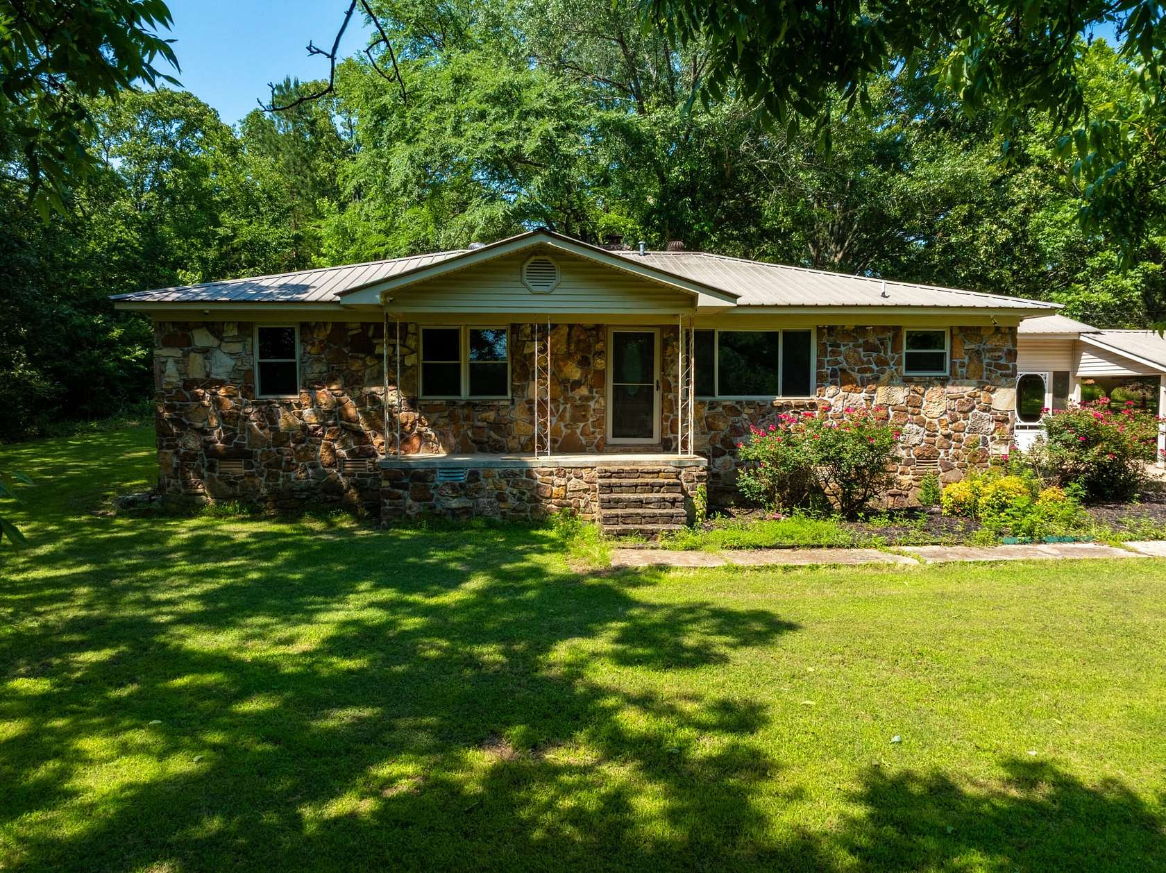 18 Acres of Land with Home for Sale in Batesville, Arkansas