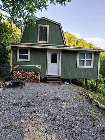 89.5 Acres of Recreational Land with Home for Sale in Dowelltown, Tennessee