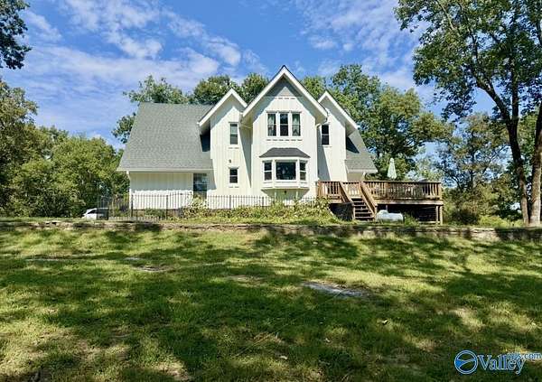 11 Acres of Land with Home for Sale in Guntersville, Alabama