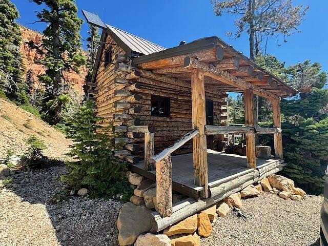 0.95 Acres of Residential Land with Home for Sale in Duck Creek Village, Utah