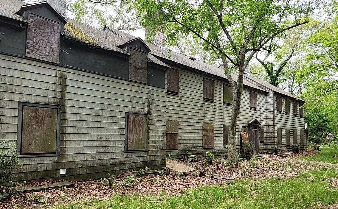 7 Acres of Residential Land with Home for Sale in Huntington, New York