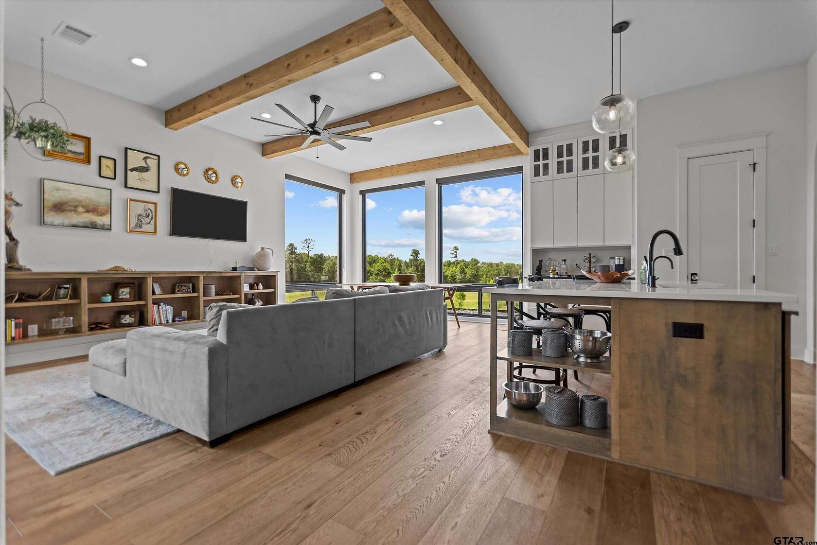 10 Acres of Land with Home for Sale in Flint, Texas