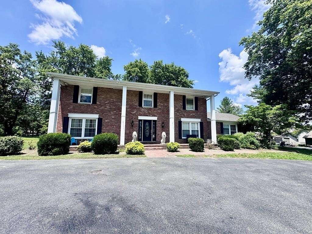 2.43 Acres of Residential Land with Home for Sale in Madisonville, Kentucky