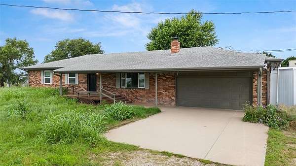 40 Acres of Land with Home for Sale in Nardin, Oklahoma