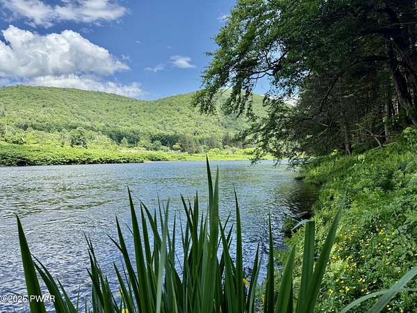 4.13 Acres of Residential Land with Home for Sale in Starlight, Pennsylvania