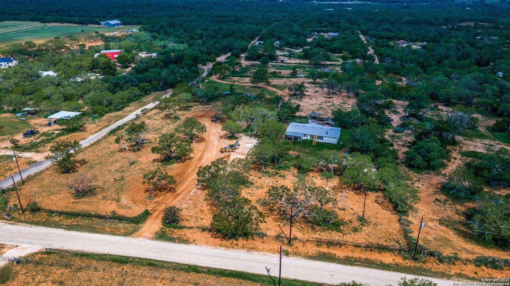 6 Acres of Land for Sale in Floresville, Texas