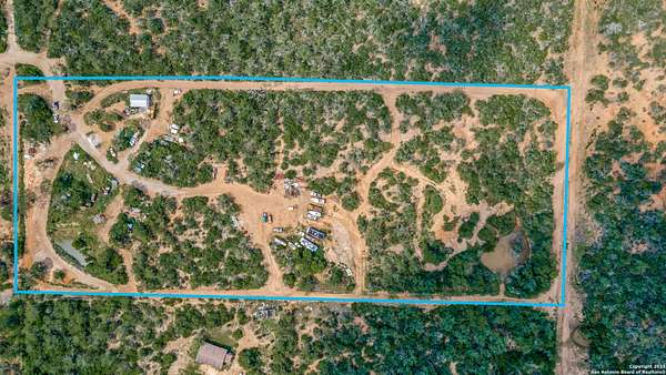 10 Acres of Land for Sale in Floresville, Texas