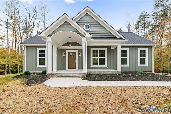 5 Acres of Residential Land with Home for Sale in Bremo Bluff, Virginia