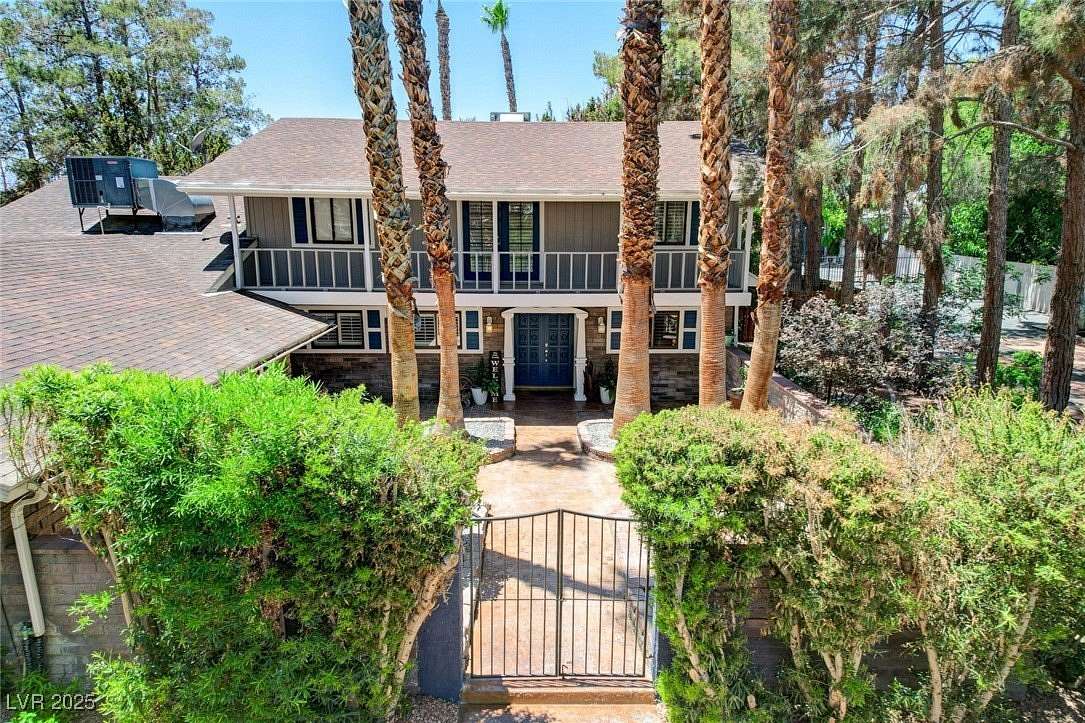 1.5 Acres of Residential Land with Home for Sale in Las Vegas, Nevada