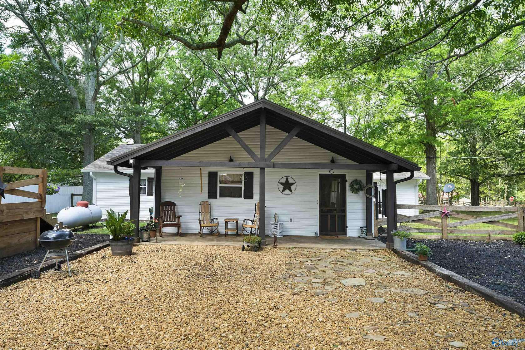 4 Acres of Residential Land with Home for Sale in Leesburg, Alabama
