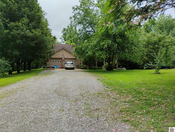 5.25 Acres of Residential Land with Home for Sale in Benton, Kentucky