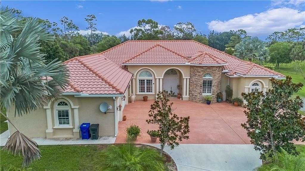 19.7 Acres of Land with Home for Sale in Fellsmere, Florida