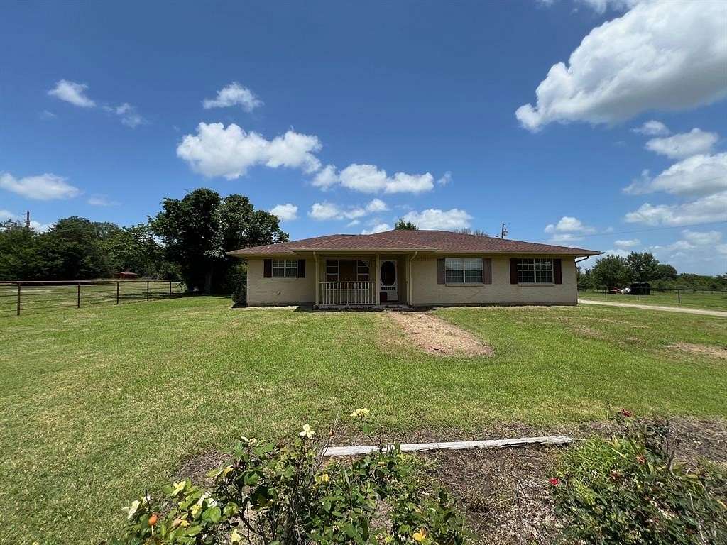 1.85 Acres of Land with Home for Sale in Canton, Texas