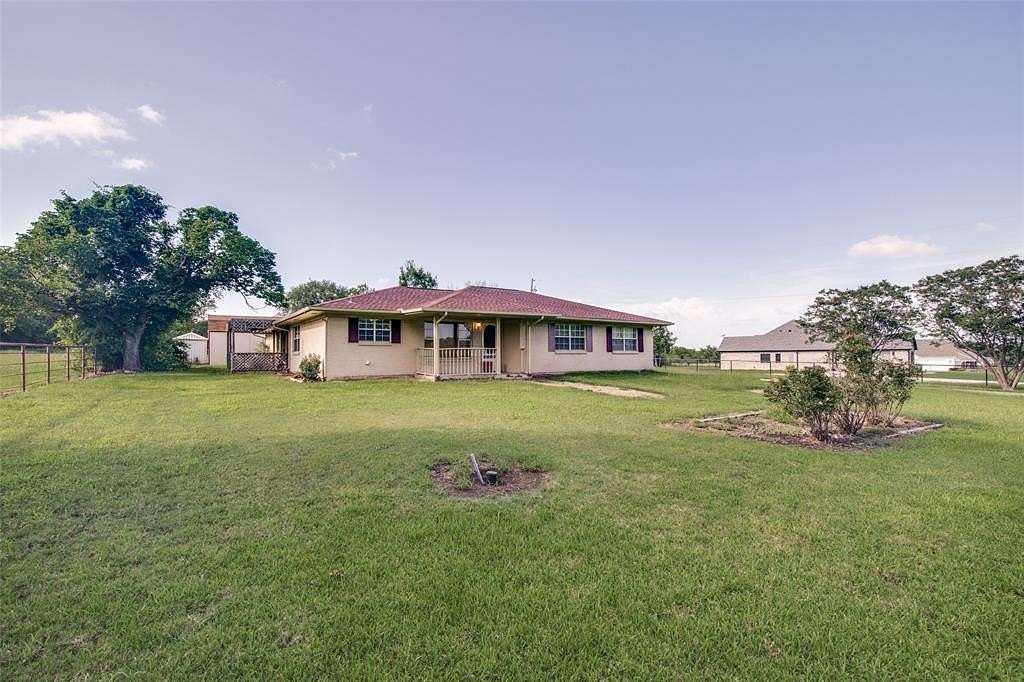 1.85 Acres of Land with Home for Sale in Canton, Texas