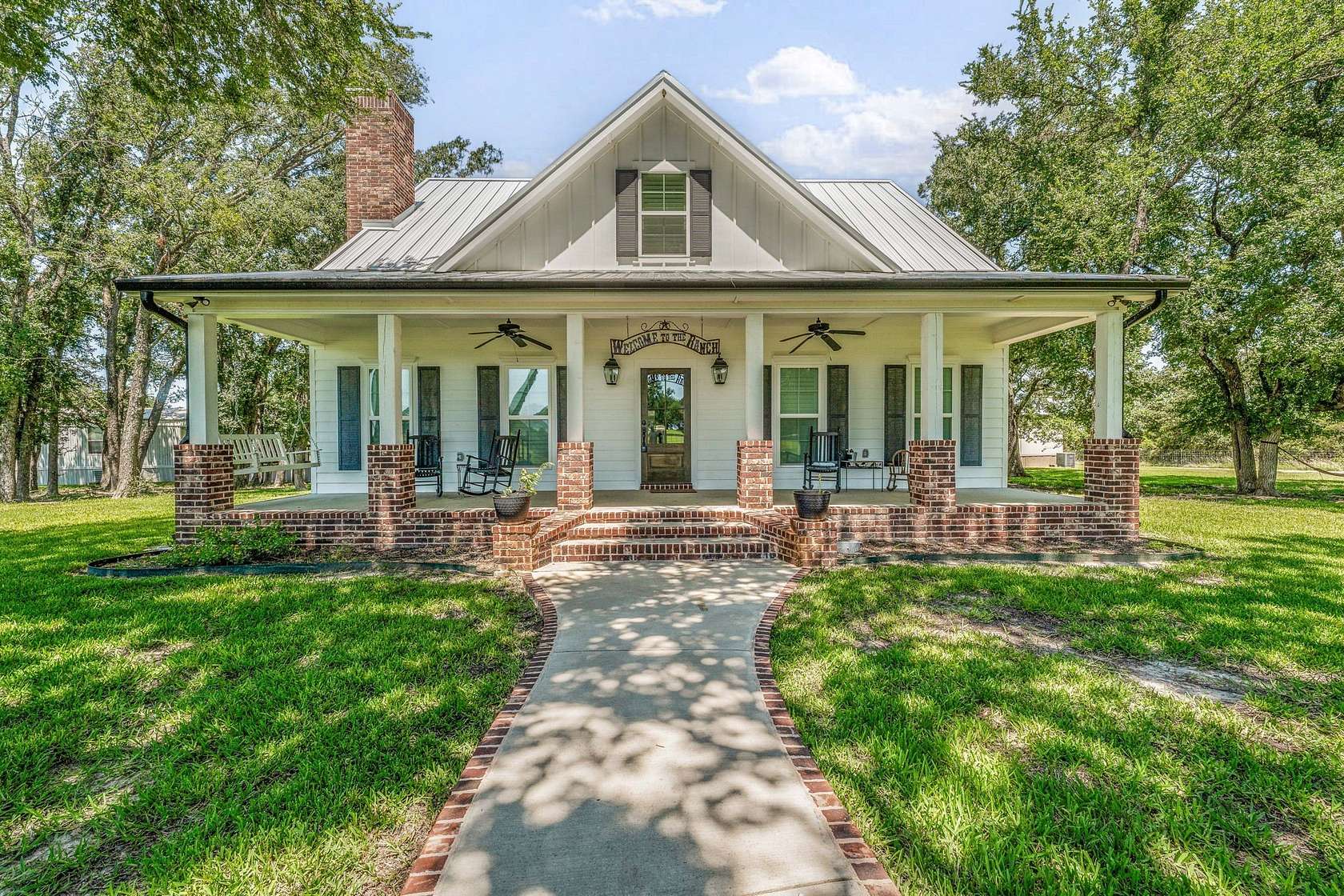 189 Acres of Land with Home for Sale in Jonesboro, Texas