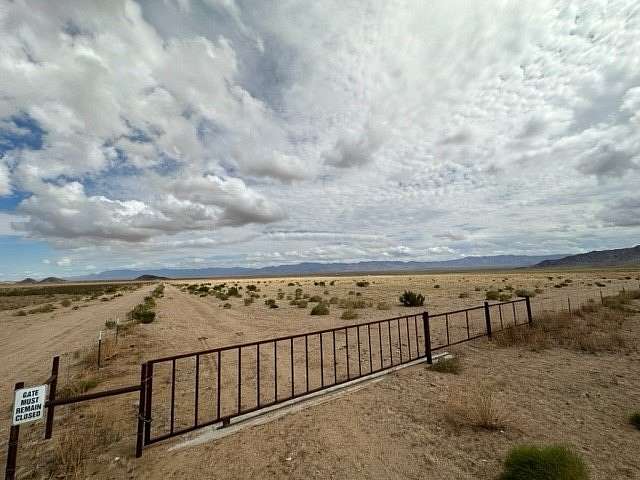 320 Acres of Land for Sale in Kingman, Arizona