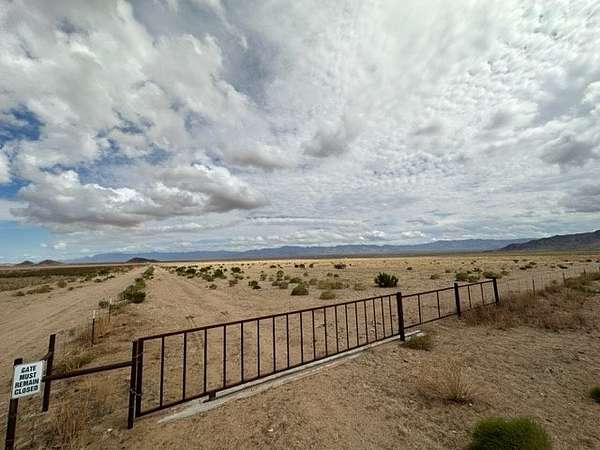 320 Acres of Land for Sale in Kingman, Arizona