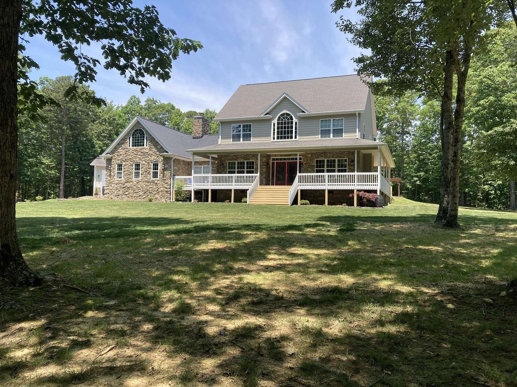 5.17 Acres of Residential Land with Home for Sale in Signal Mountain, Tennessee