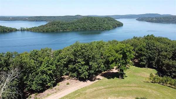 4.79 Acres of Residential Land for Sale in Eureka Springs, Arkansas