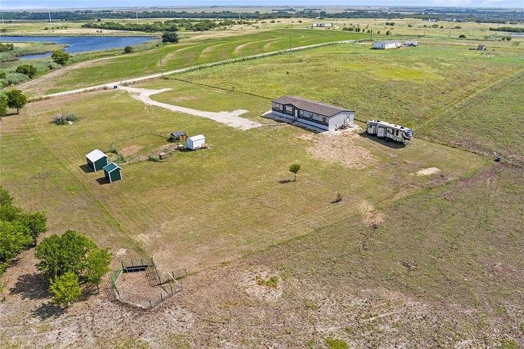 15.4 Acres of Land with Home for Sale in Penelope, Texas