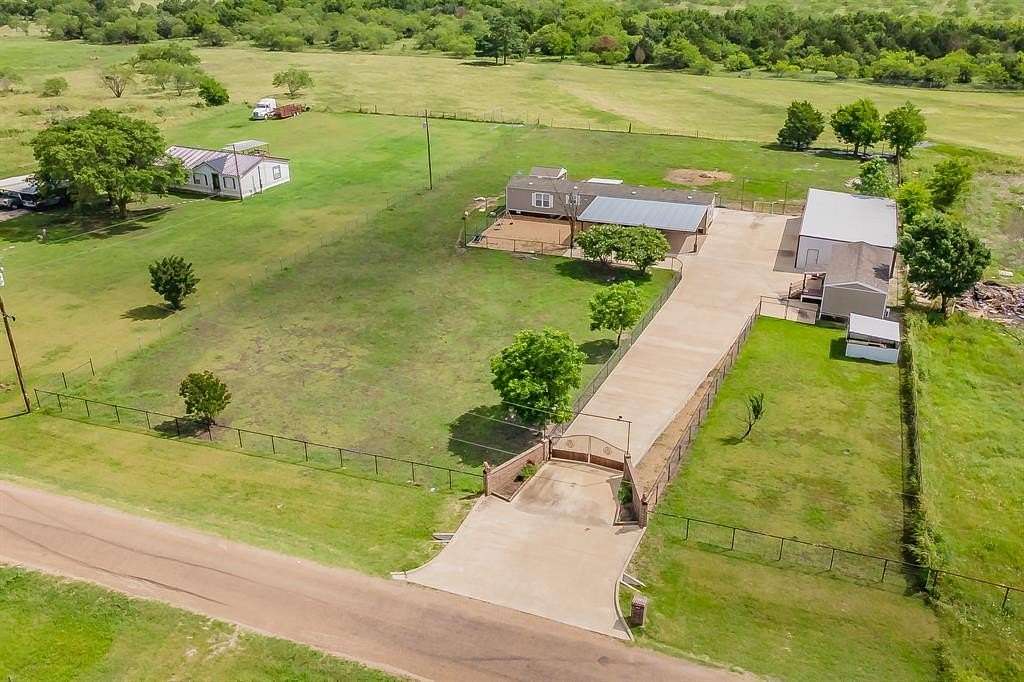 1.53 Acres of Residential Land with Home for Sale in Kaufman, Texas