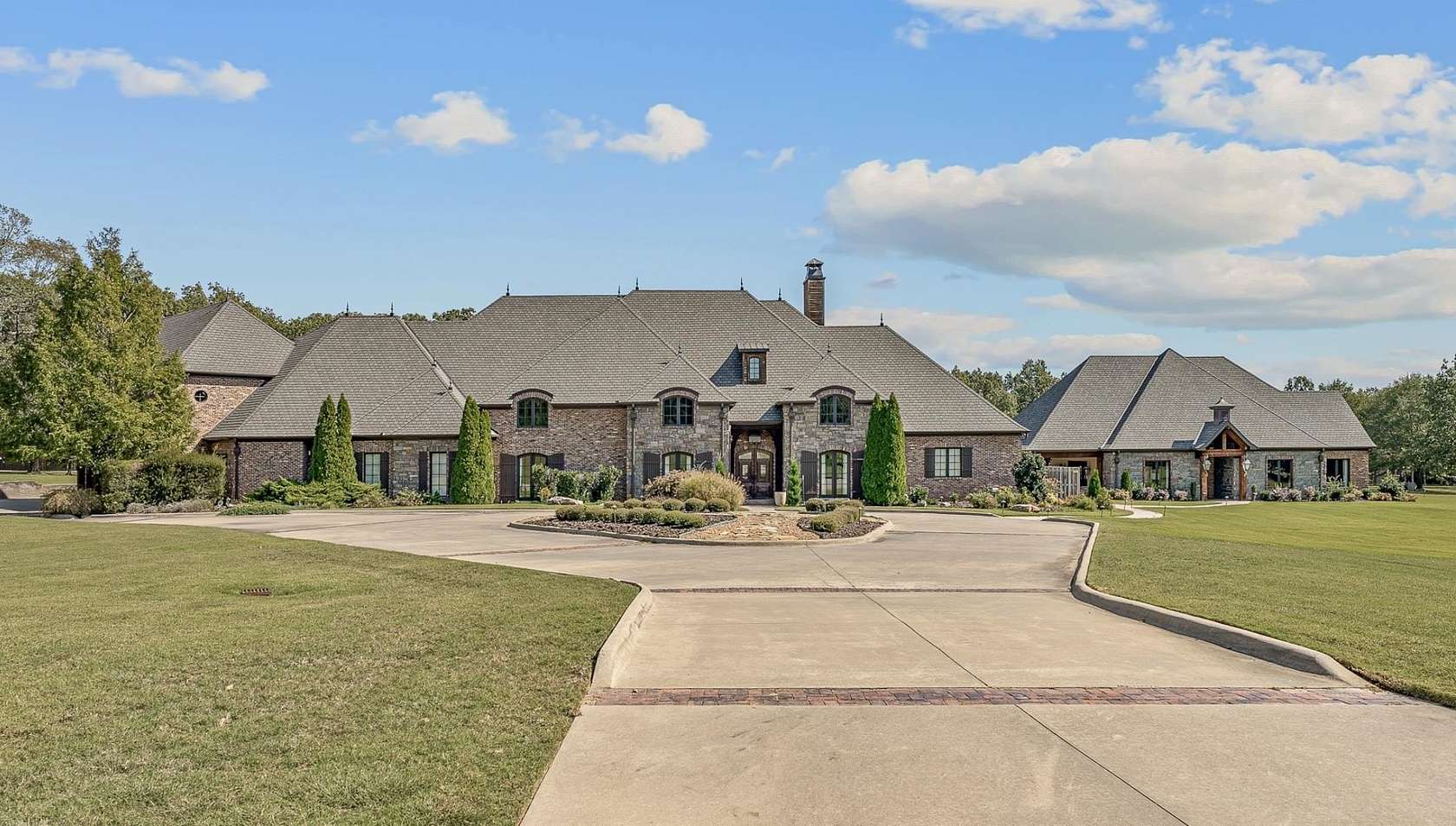 15.4 Acres of Land with Home for Sale in Jonesboro, Arkansas