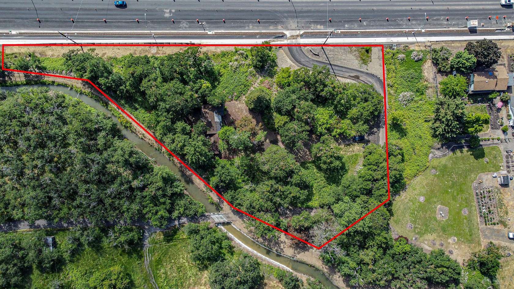 2 Acres of Residential Land for Sale in Medford, Oregon