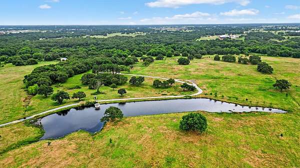 185 Acres of Agricultural Land for Sale in Whitesboro, Texas