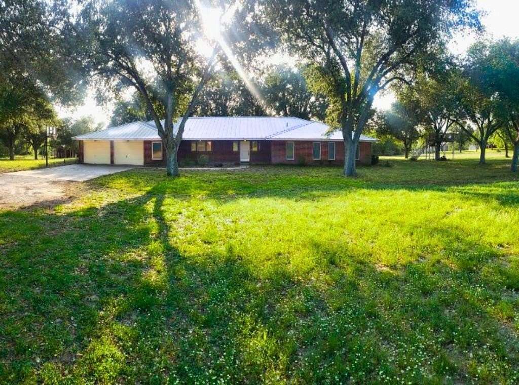 5 Acres of Residential Land with Home for Sale in Three Rivers, Texas
