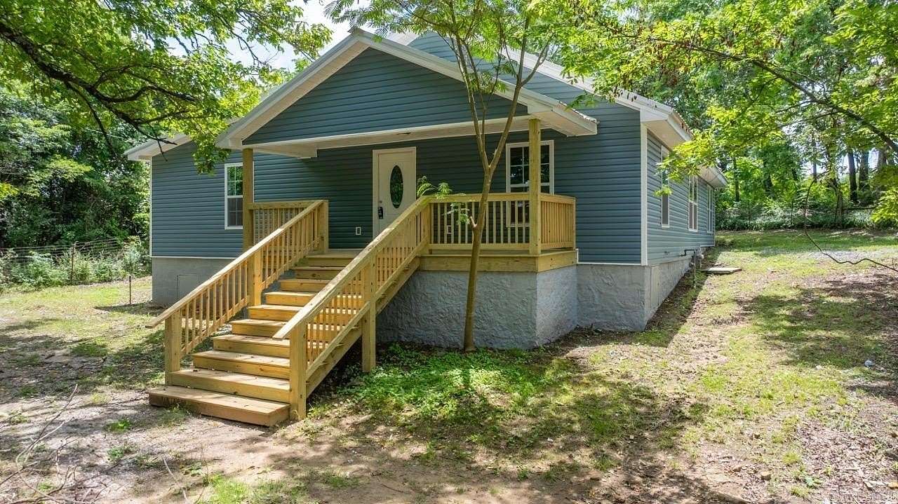 4.75 Acres of Residential Land with Home for Sale in Batesville, Arkansas