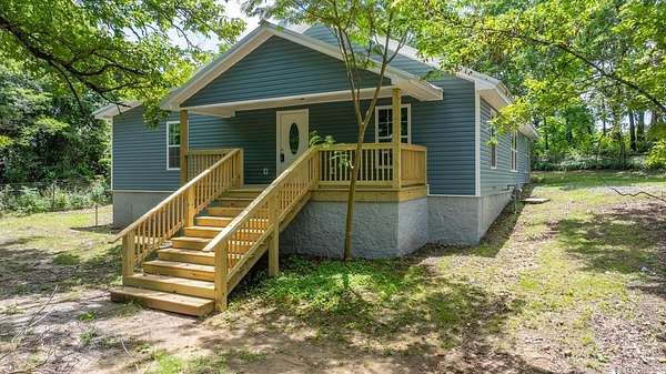 4.75 Acres of Residential Land with Home for Sale in Batesville, Arkansas