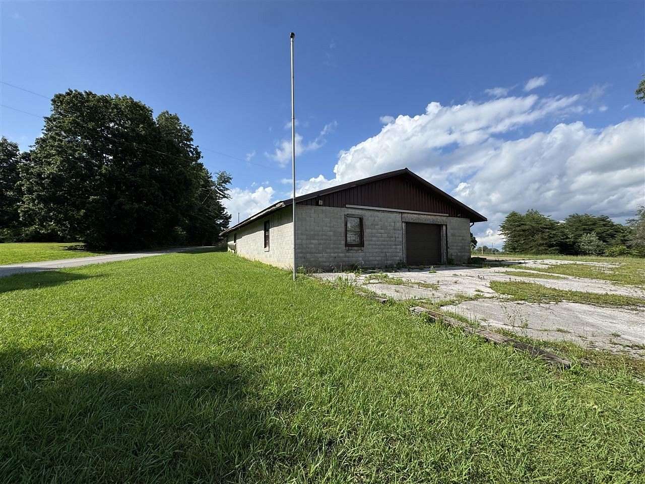 0.89 Acres of Residential Land for Sale in Scottsville, Kentucky