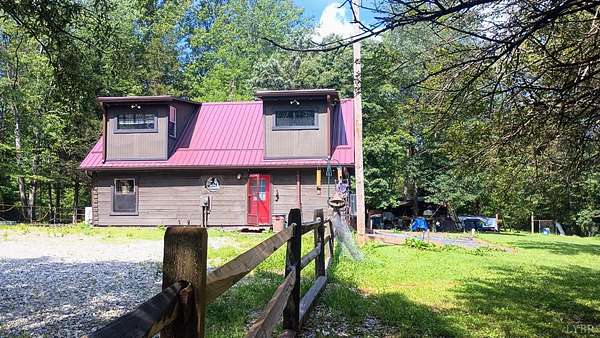 2 Acres of Residential Land with Home for Sale in Roseland, Virginia