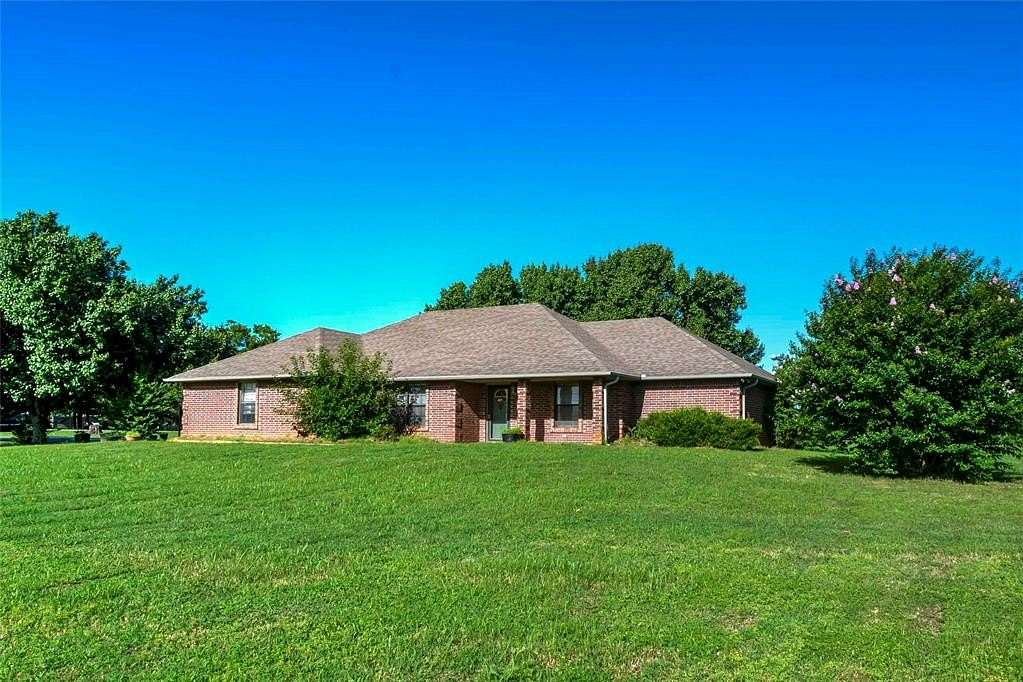 7 Acres of Residential Land with Home for Sale in Chandler, Oklahoma