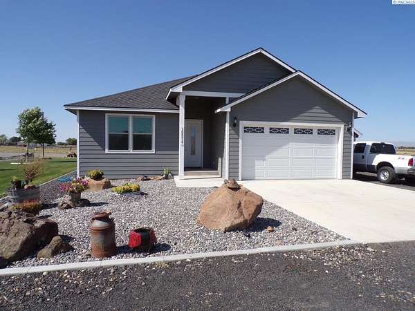 5.73 Acres of Land with Home for Sale in Prosser, Washington