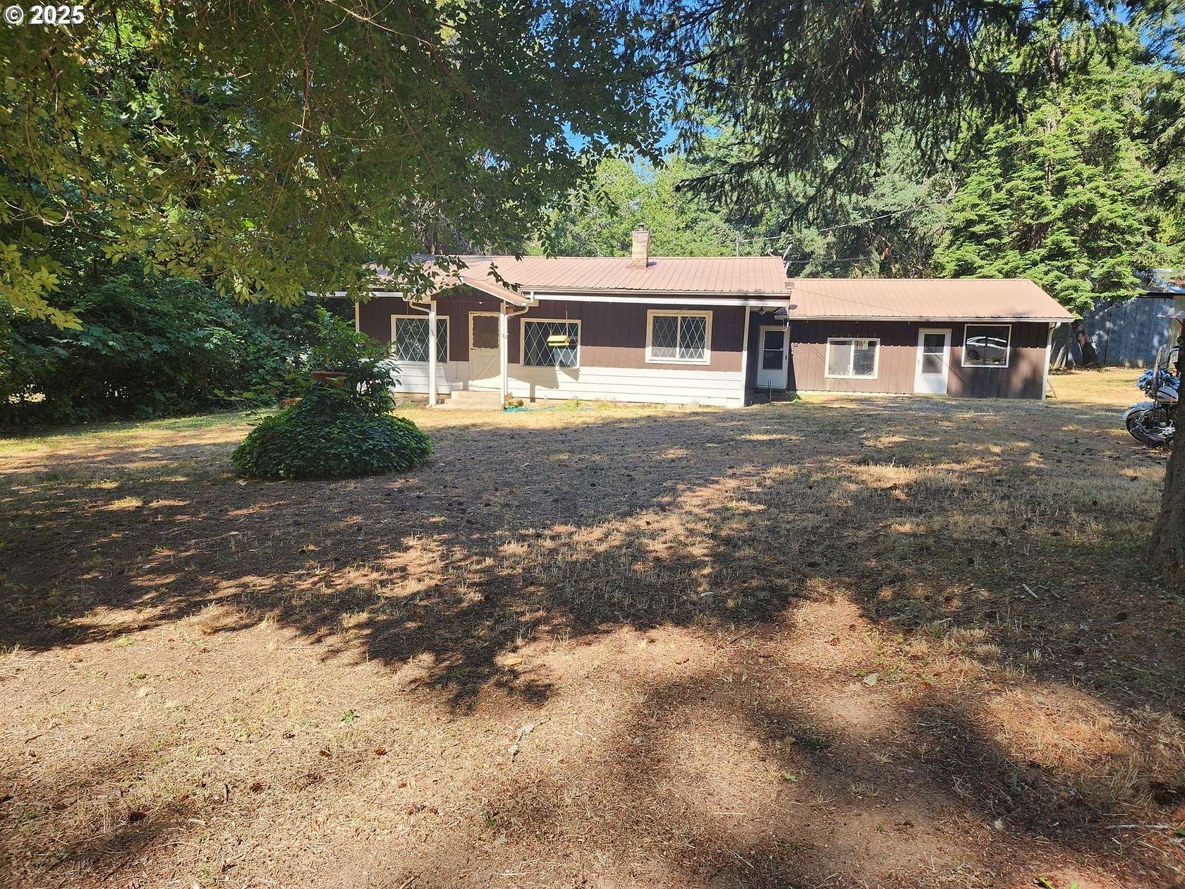 5 Acres of Residential Land with Home for Sale in Myrtle Creek, Oregon