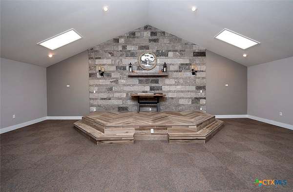 2.82 Acres of Improved Mixed-Use Land for Sale in Jarrell, Texas