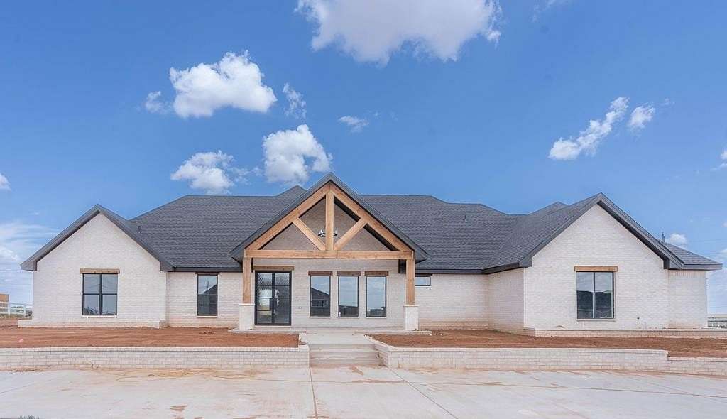 4 Acres of Residential Land with Home for Sale in Midland, Texas